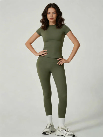 🤩 2-teiliges Sportset für Damen – Leggings mit hoher Taille und T-Shirt | Schnell trocknend und atmungsaktiv | 17 % Rabatt